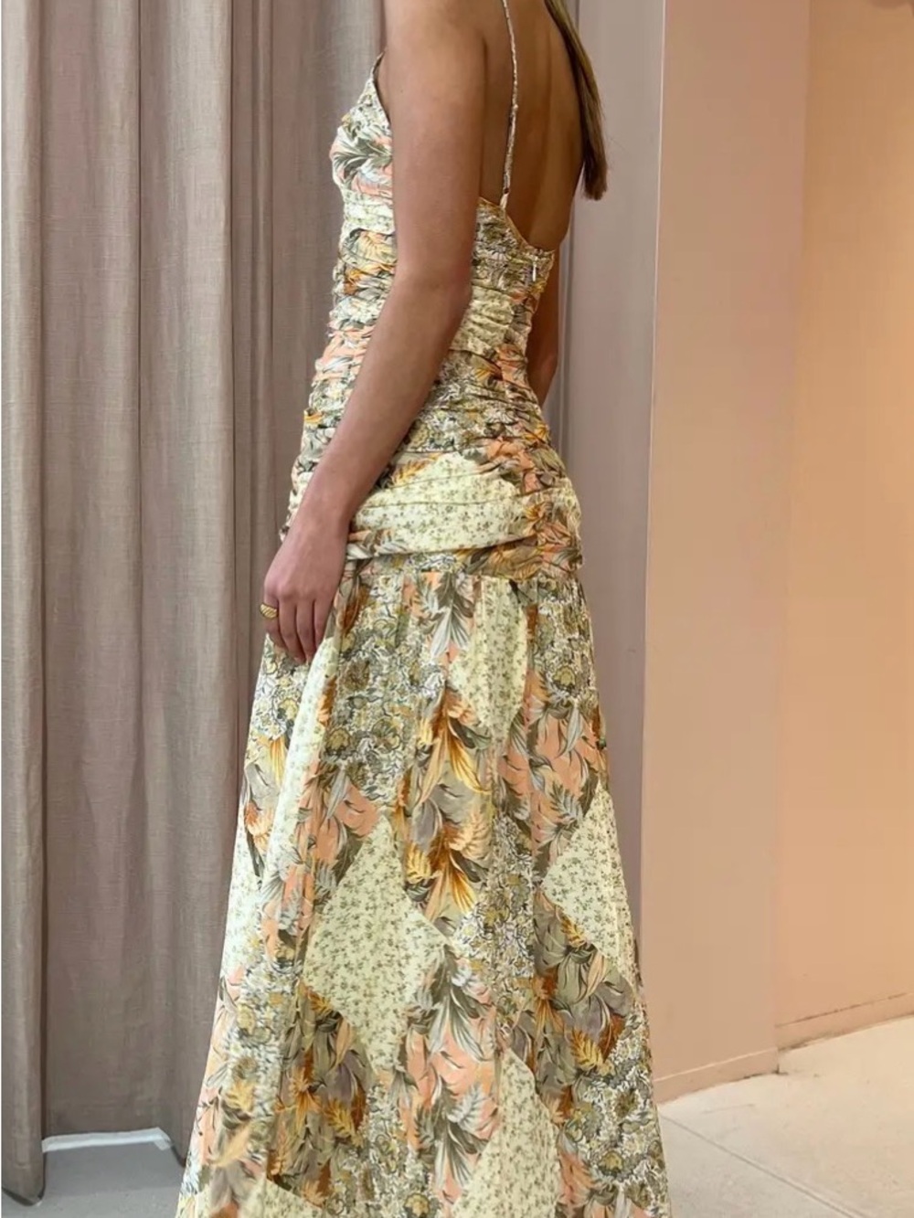 Issy Set Fire Dress - Picture 3 of 11